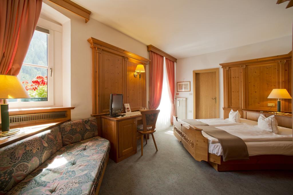 Hotel Cevedale Living Romance Hotel Cogolo Exterior photo