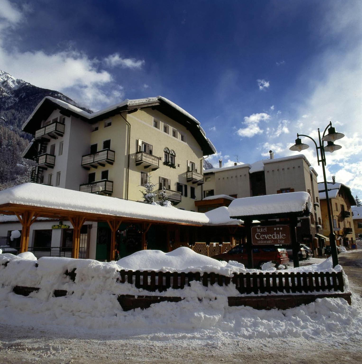 Hotel Cevedale Living Romance Hotel Cogolo Exterior photo
