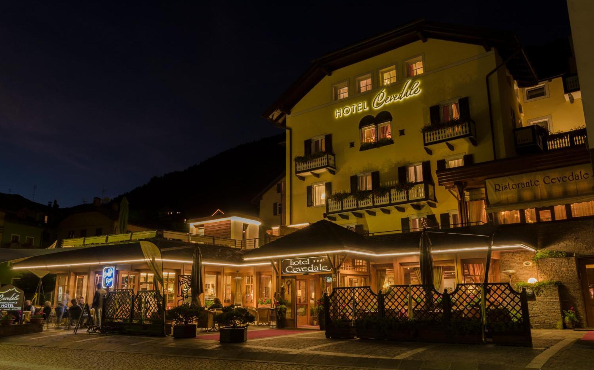 Hotel Cevedale Living Romance Hotel Cogolo Exterior photo