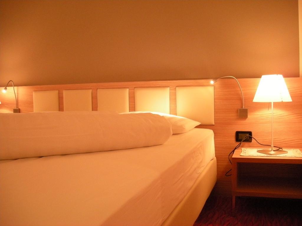 Hotel Cevedale Living Romance Hotel Cogolo Room photo