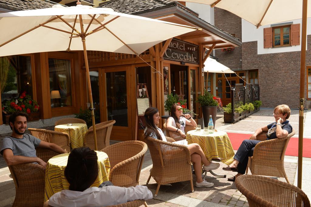 Hotel Cevedale Living Romance Hotel Cogolo Exterior photo
